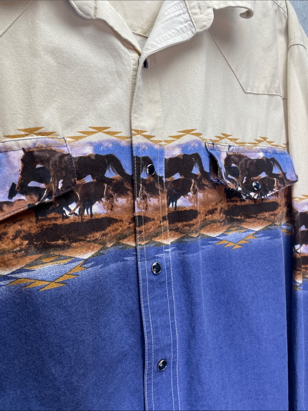 Wrangler Vintage Pearl Snap Horse Print Long Sleeve - Picture 2 of 6